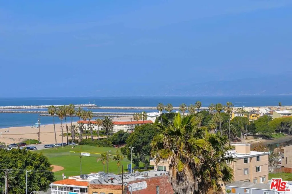 218 Montreal Street, Playa Del Rey, California 90293 home-pic-68